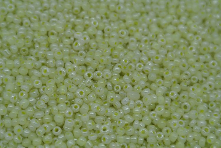Seed Beads -11/0 size #142 Pearl 1Pound - Click Image to Close