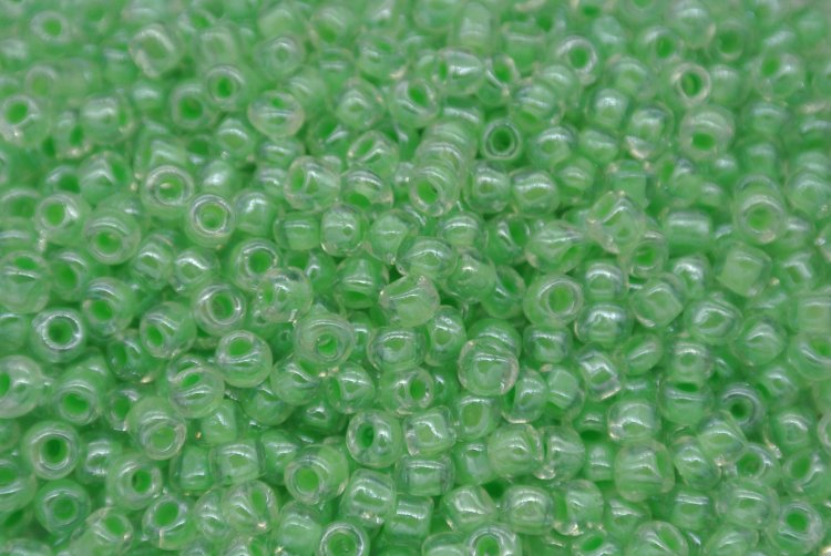 6/0 E Beads #277 Transparent Green 1/6Pound - Click Image to Close