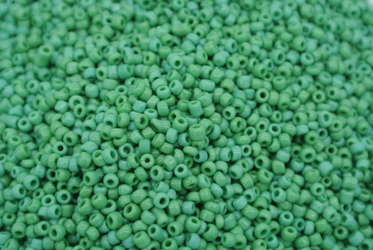 Seed Beads -11/0 size #47 Green 1/6Pound - Click Image to Close